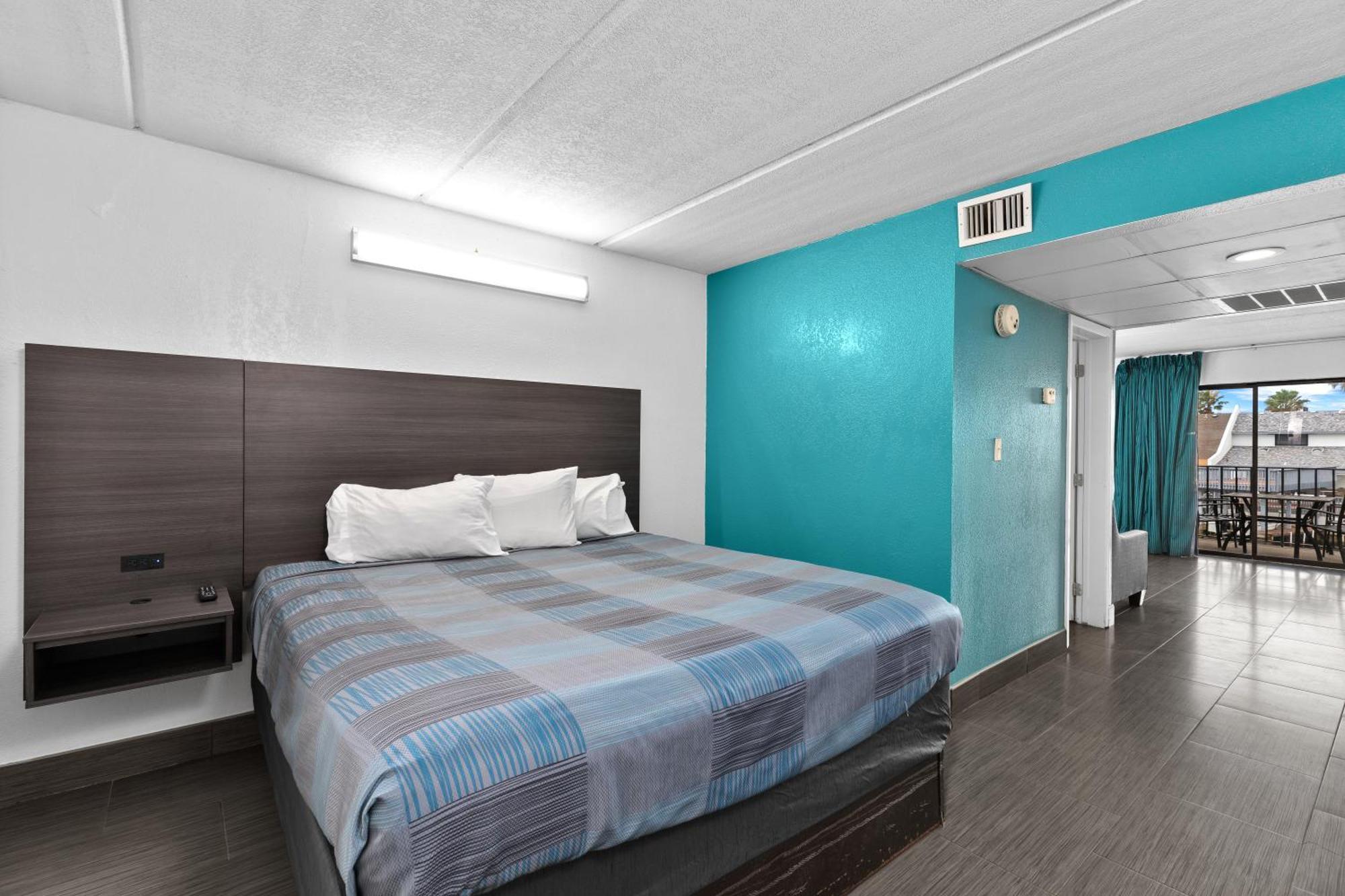 Windwater Hotel And Marina South Padre Island Room photo